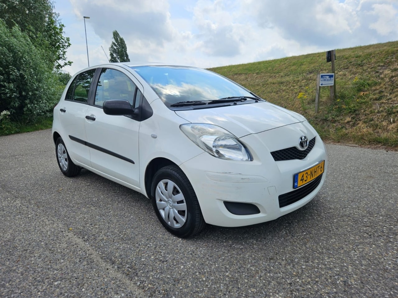 Toyota Yaris - 1.0 VVTi Acces 1.0 VVTi Acces,5 Deurs,NAP,Dealeronderhouden - AutoWereld.nl