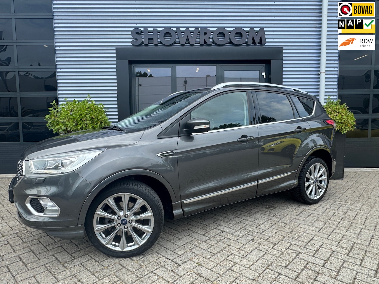 Ford Kuga - 1.5 EcoBoost Vignale Automaat|Leer|Apple Carpley|Camera|Cruise|Dodehoek|Stoel Stuur verwar - AutoWereld.nl