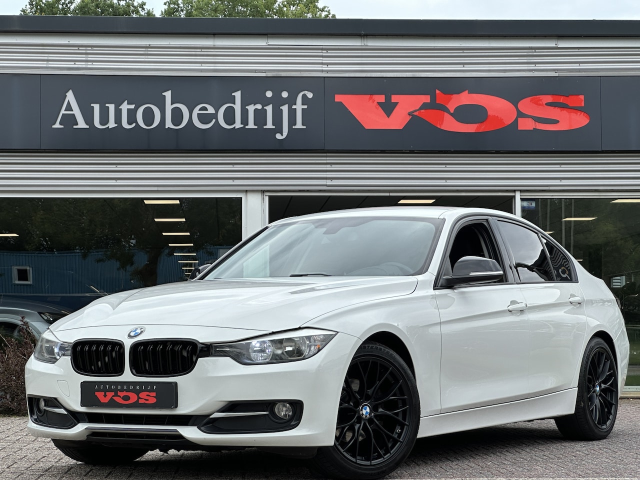 BMW 3-serie - 320d Sport Line | 220 pk | M3 Style | Navi | Telefoon - AutoWereld.nl