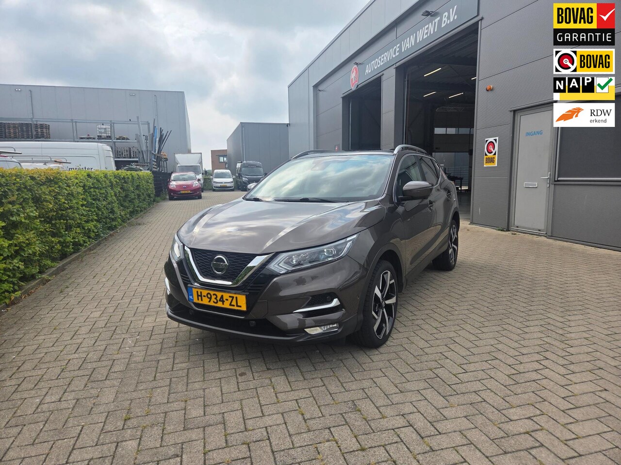 Nissan Qashqai - 1.3 DIG-T Tekna 28.000km!! Automaat Rijklaarprijs incl 1 jaar garantie - AutoWereld.nl