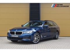 BMW 5-serie Touring - 520i High Executive Edition * Comfort stoelen * Live cockpit * Grootlicht assistent * Deal