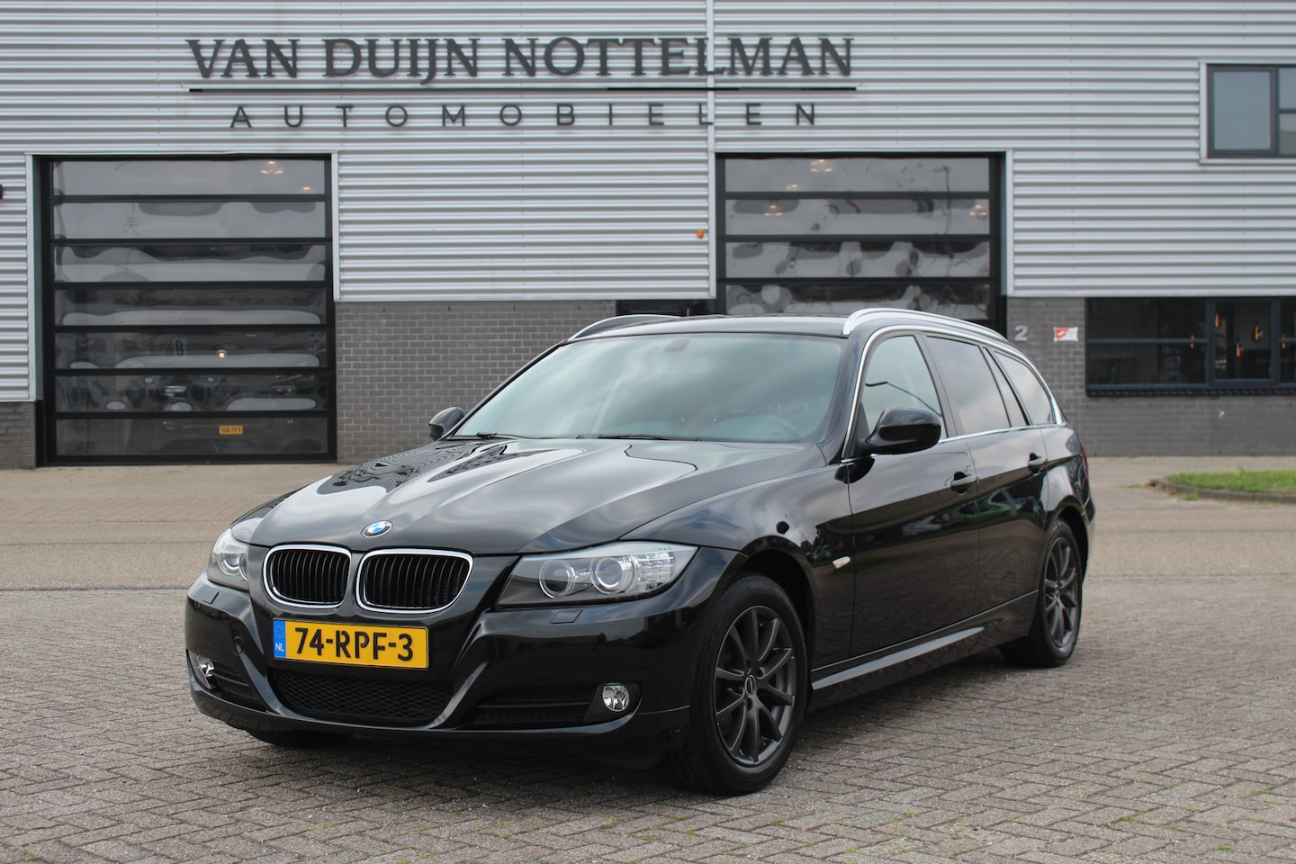 BMW 3-serie Touring - 318i Luxury Line / Leer / Automaat / Navigatie - AutoWereld.nl