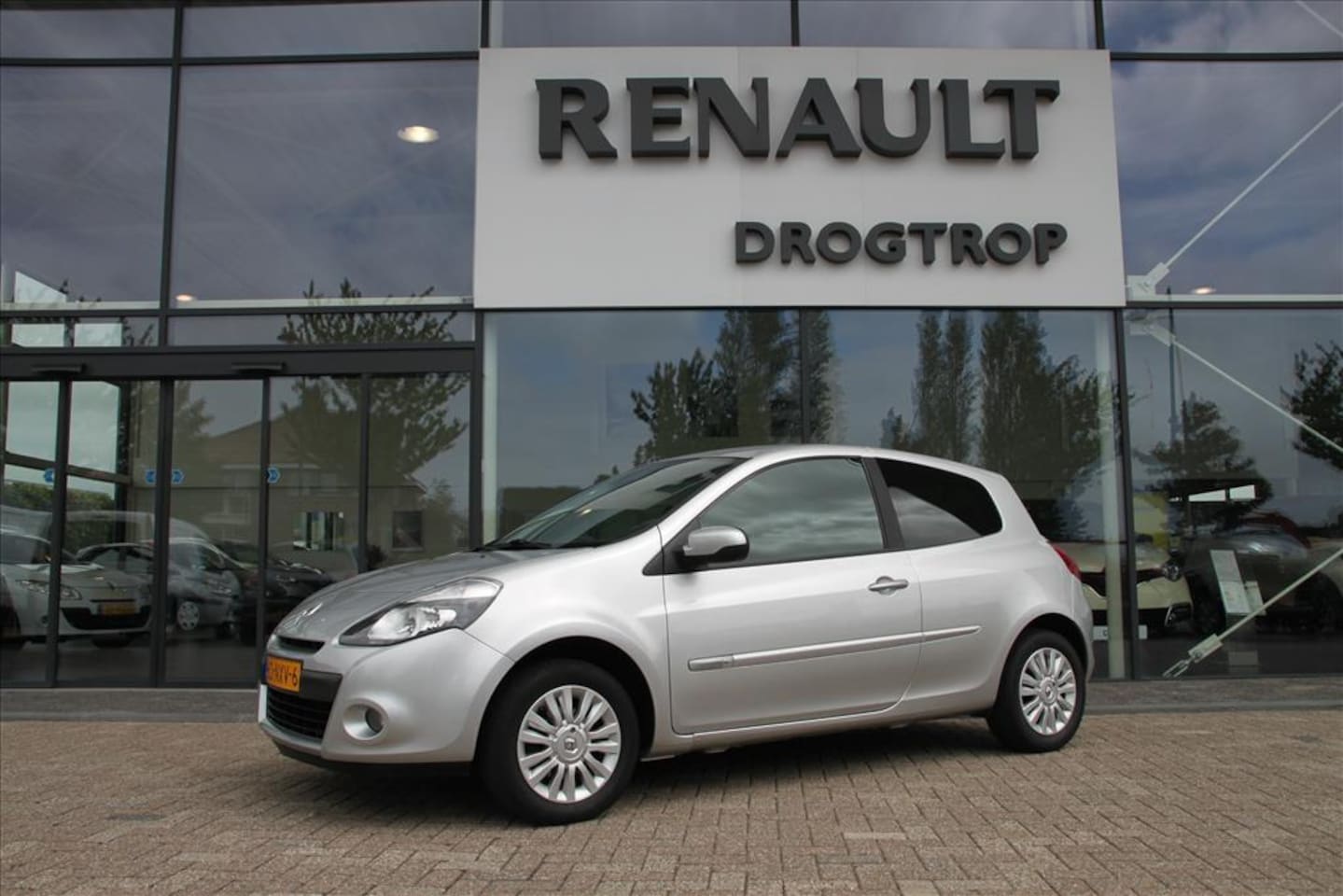 Renault Clio - 75PK-SPECIAL LINE-146DKM-AIRCO-LMV-HELEMAAL LEUK- - AutoWereld.nl