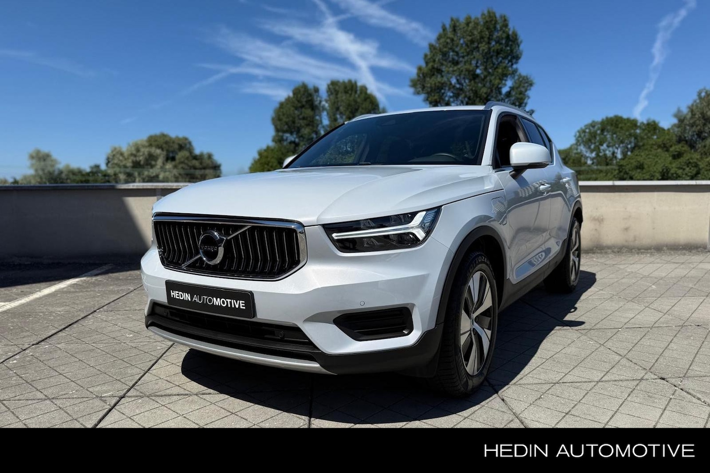 Volvo XC40 - T5 Plug In Hybride Momentum+ | Parkeercamera Achter | Parkeersensoren V+A | Getint Glas | - AutoWereld.nl