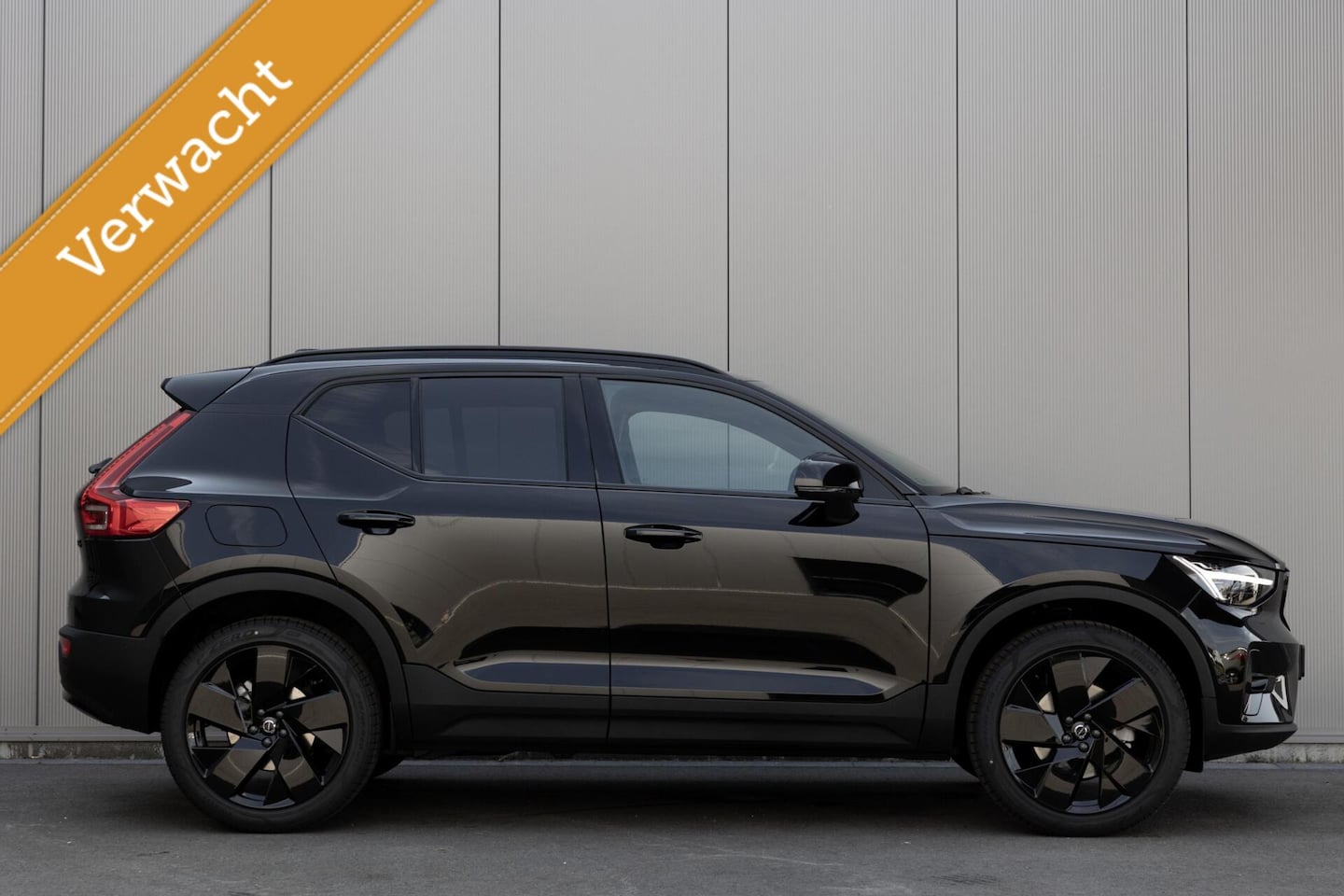 Volvo XC40 - | B4 Ultra Dark|Black Edition |FULL OPTION|360° Camera|Panoramadak|MY 2026| - AutoWereld.nl