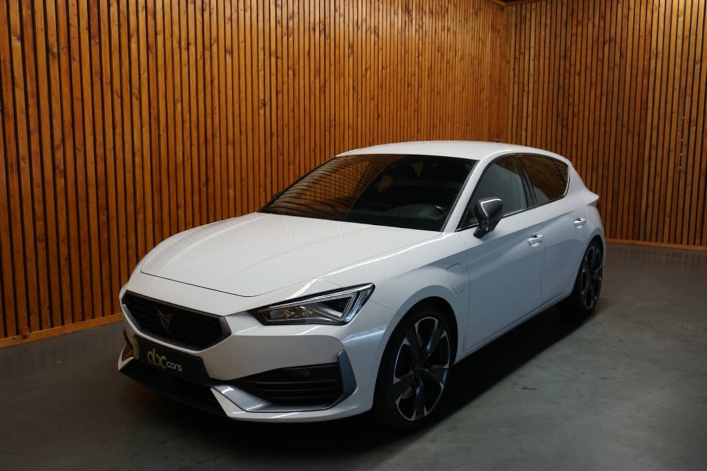 CUPRA Leon - 1.4 e-HYBRID VZ COPPER EDITION AUTOMAAT - AutoWereld.nl
