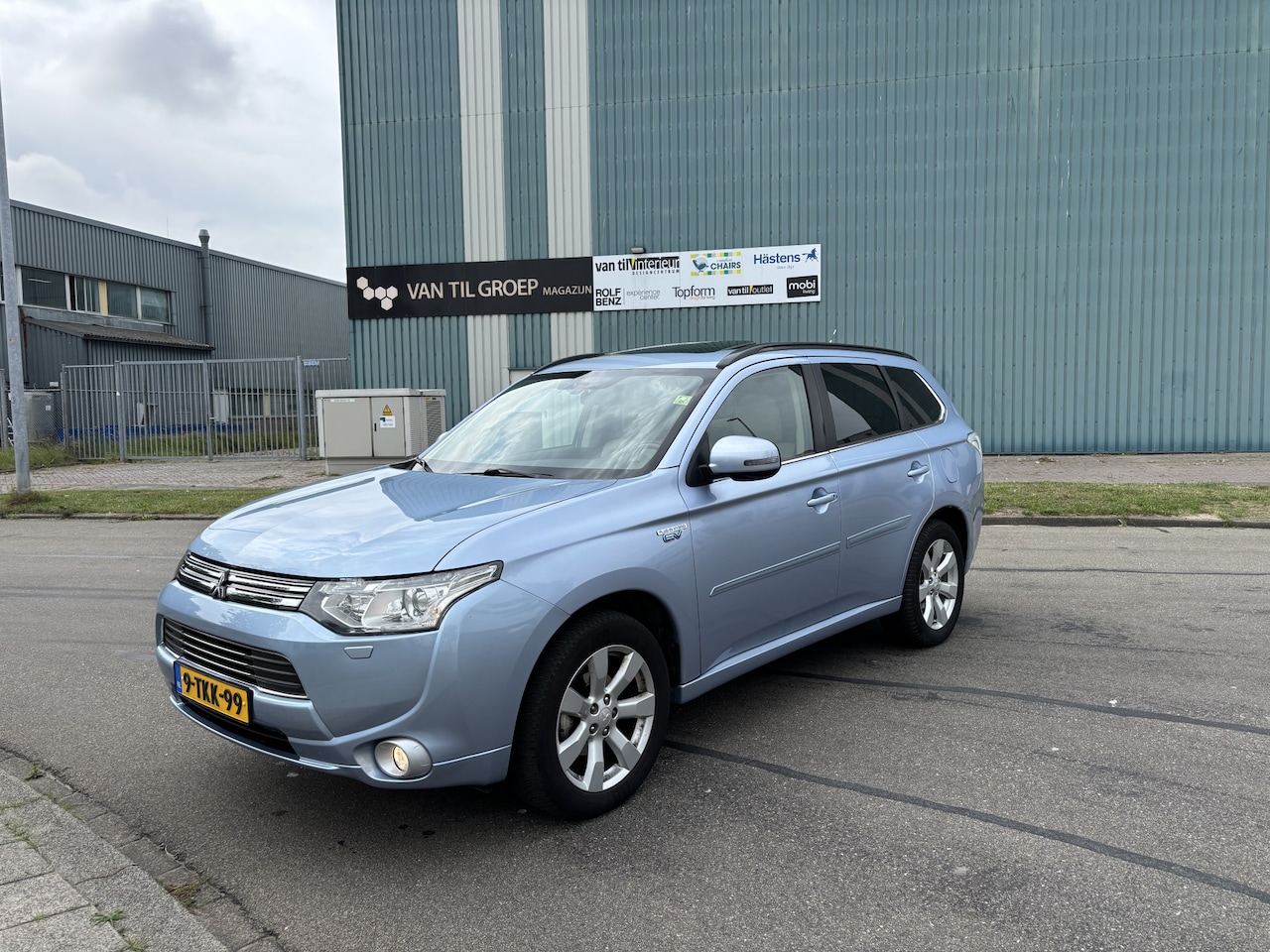 Mitsubishi Outlander - 2.0 PHEV Instyle 4X4 Automaat 122 PK. Zeer mooie en goed onderhouden auto !!! Onverwoestba - AutoWereld.nl
