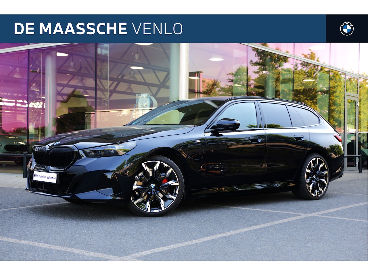 BMW 5-serie Touring - 530e High Executive M Sport Automaat / Panoramadak / Trekhaak / Comfort Access / Stoelvent - AutoWereld.nl