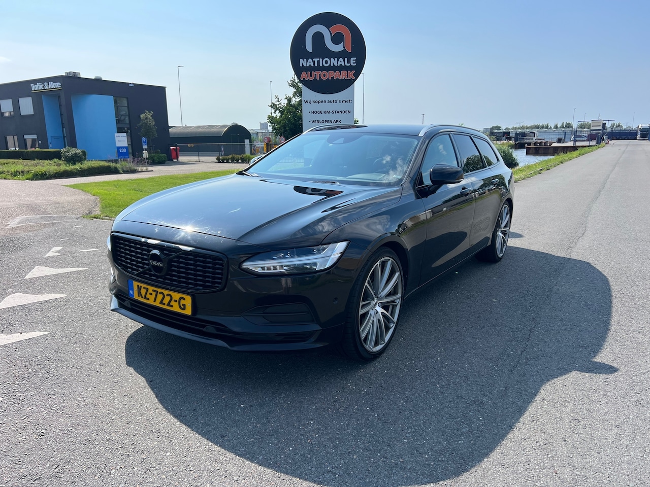 Volvo V90 - 2017 * 2.0 D4 Momentum * LMV * LED * AUTOMAAT * ELEC. RAMEN - AutoWereld.nl
