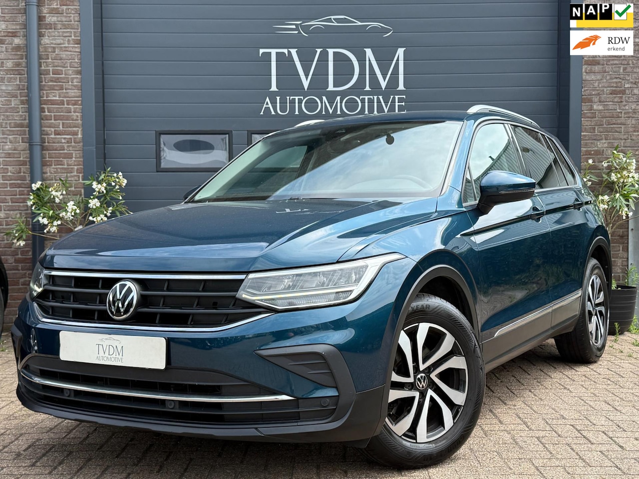 Volkswagen Tiguan - 1.5 TSI Life Active|NAVI|CAMERA|CARPLAY|KEYLES - AutoWereld.nl