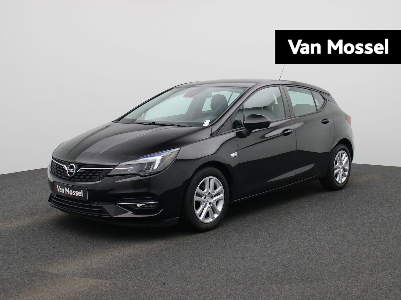 Opel Astra - 1.2 Business Edition | Parkeer sensoren | Cruise control | DAB | Camera | Climate control - AutoWereld.nl