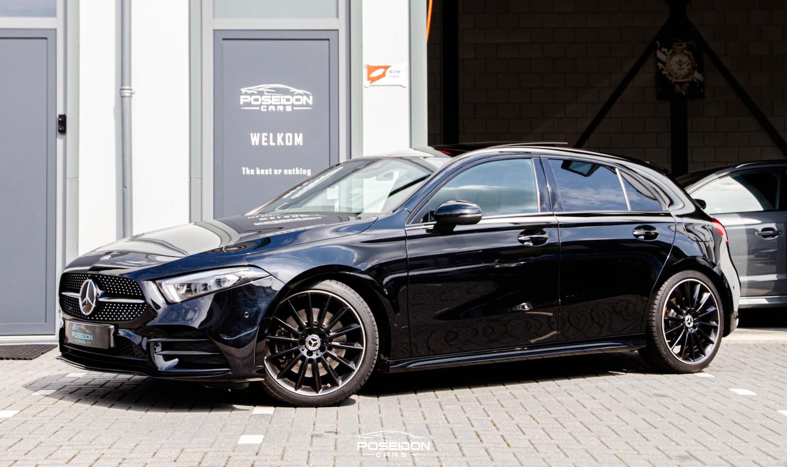 Mercedes-Benz A-klasse - A250 AMG 4MATIC PANO | HEAD-UP | MEMORY | BURMESTER | KEYLESS | SFEER | BOMVOLL!! - AutoWereld.nl