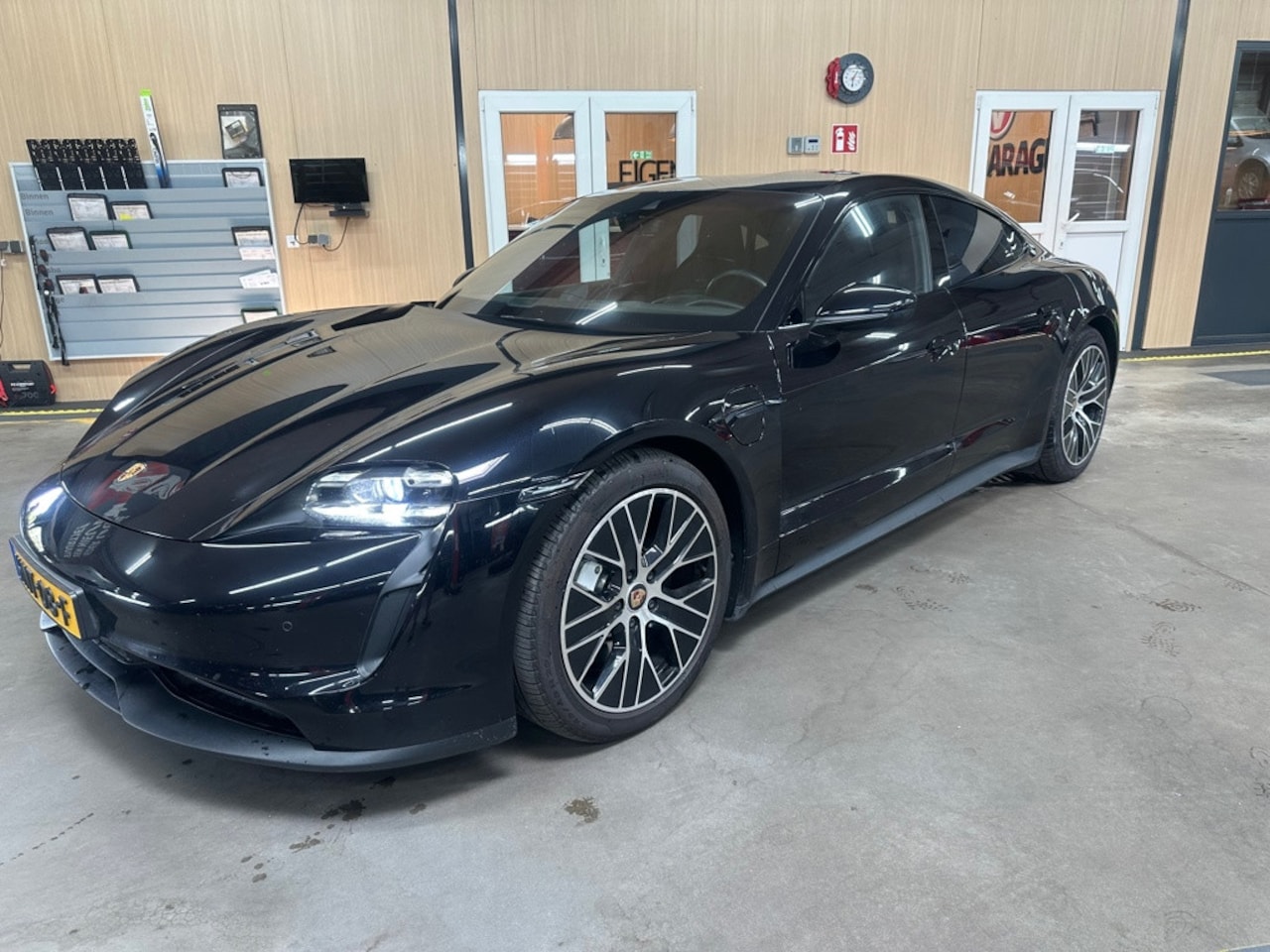 Porsche Taycan - Performance 84 kWh Consignatie 45.000ex btw - AutoWereld.nl