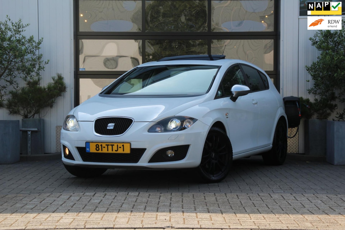 SEAT Leon - 1.2 TSI COPA - LEDER - SCHUIFKANTEL - TREKHAAK - XENON - PDC - NAVI - FULL OPTION! - AutoWereld.nl
