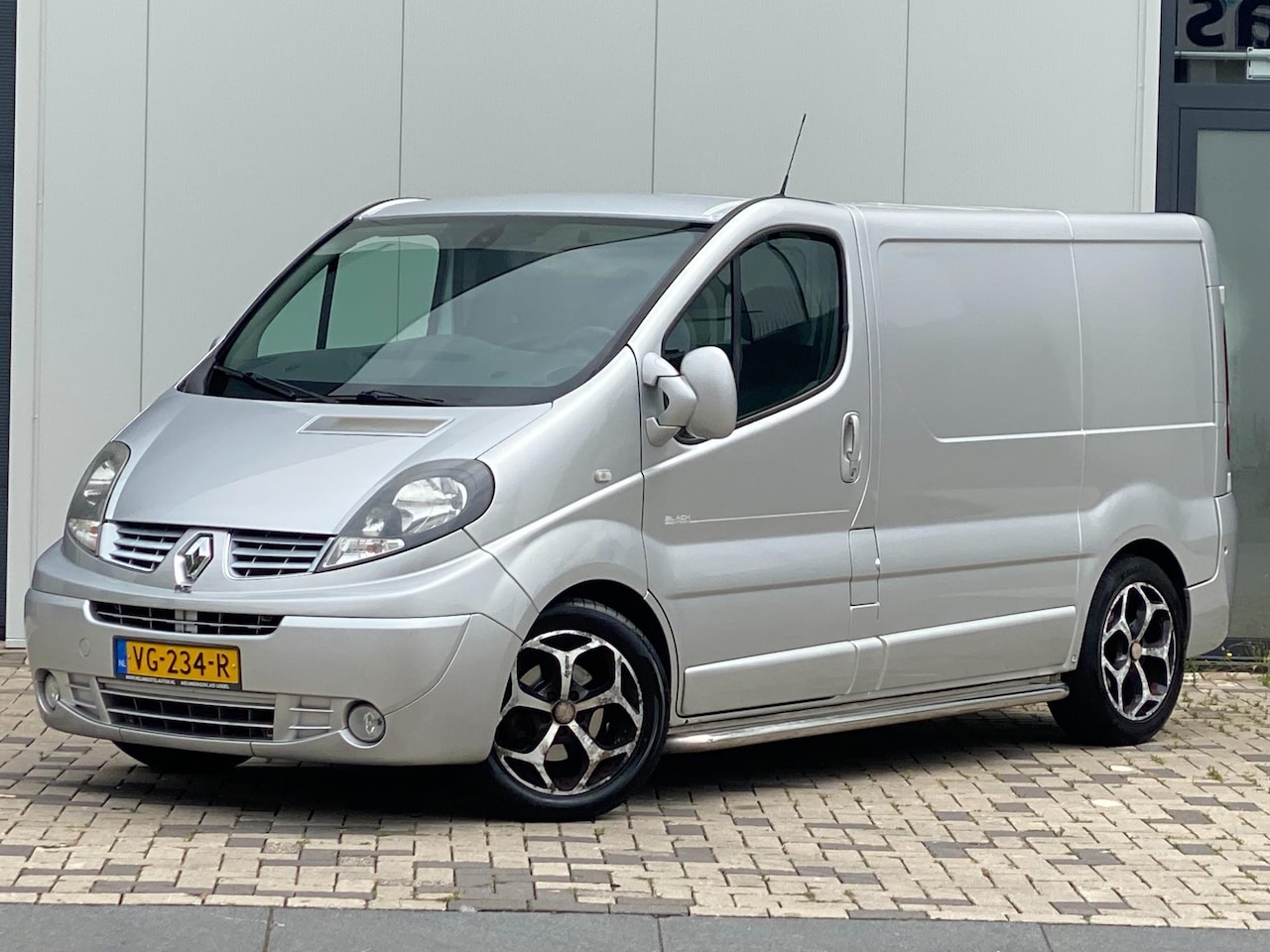 Renault Trafic - 2.0 dCi T27 L1H1 DC Eco Black Edition airco navi - AutoWereld.nl