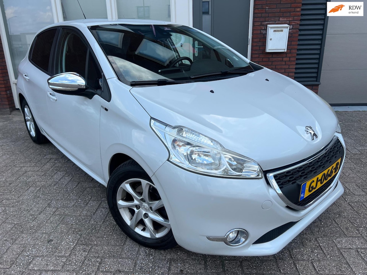 Peugeot 208 - 1.2 PureTech Style Pack / Riem v.v / Navi / PDC / Clima / Cruise / NAP - AutoWereld.nl