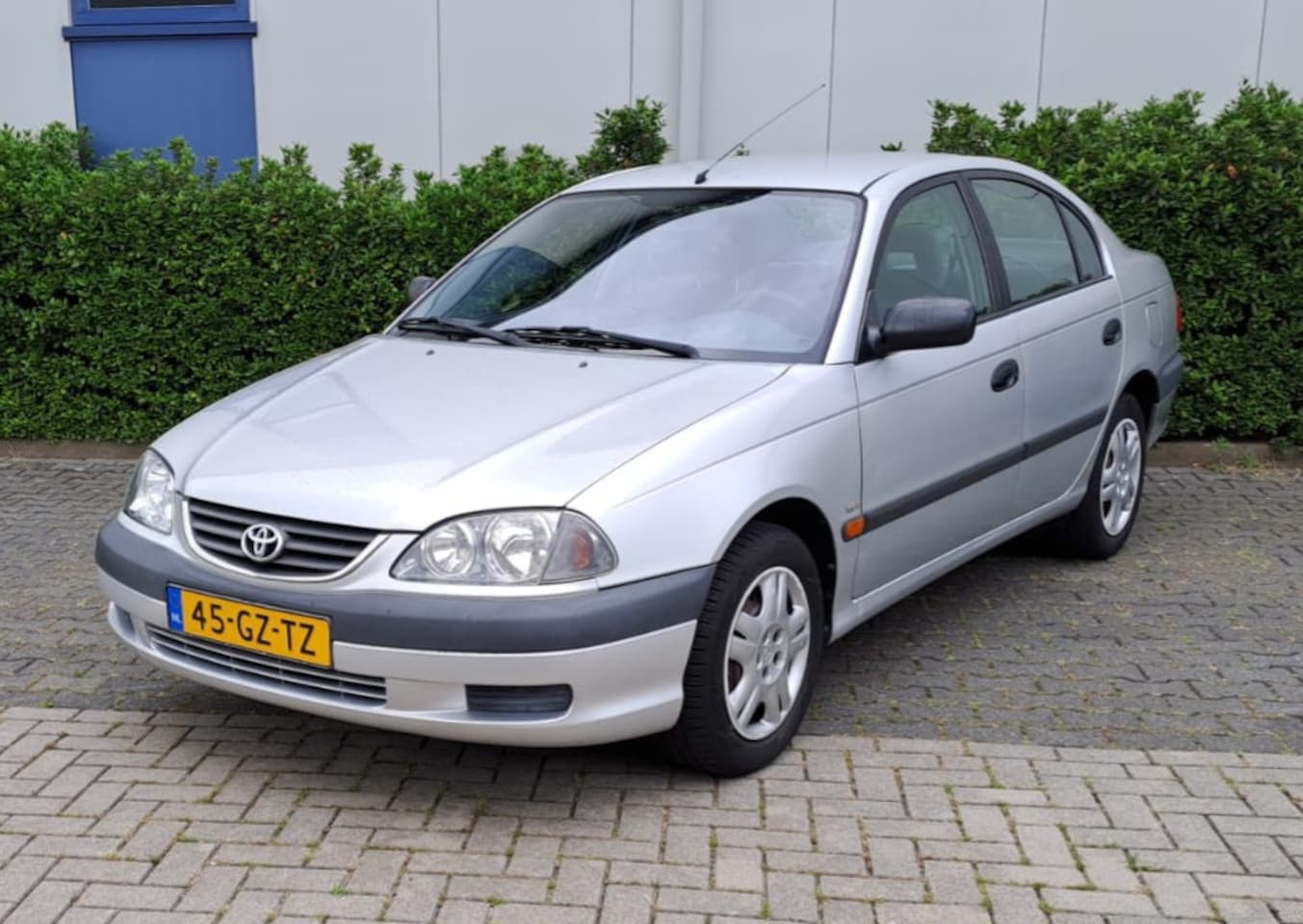 Toyota Avensis - 1.8 LINEA SOL Mooie Auto - AutoWereld.nl