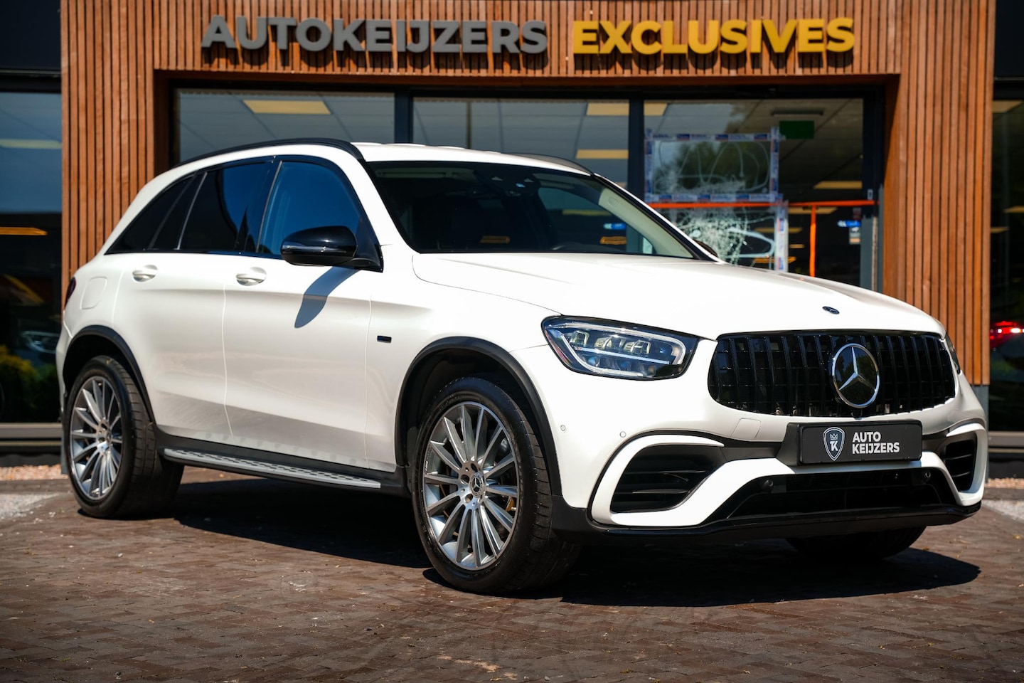 Mercedes-Benz GLC-klasse - 300e 4MATIC 63 AMG Pakket Adapt. Cruise LED Memory Stoelverw. Camera DAB+ 20''LM - AutoWereld.nl