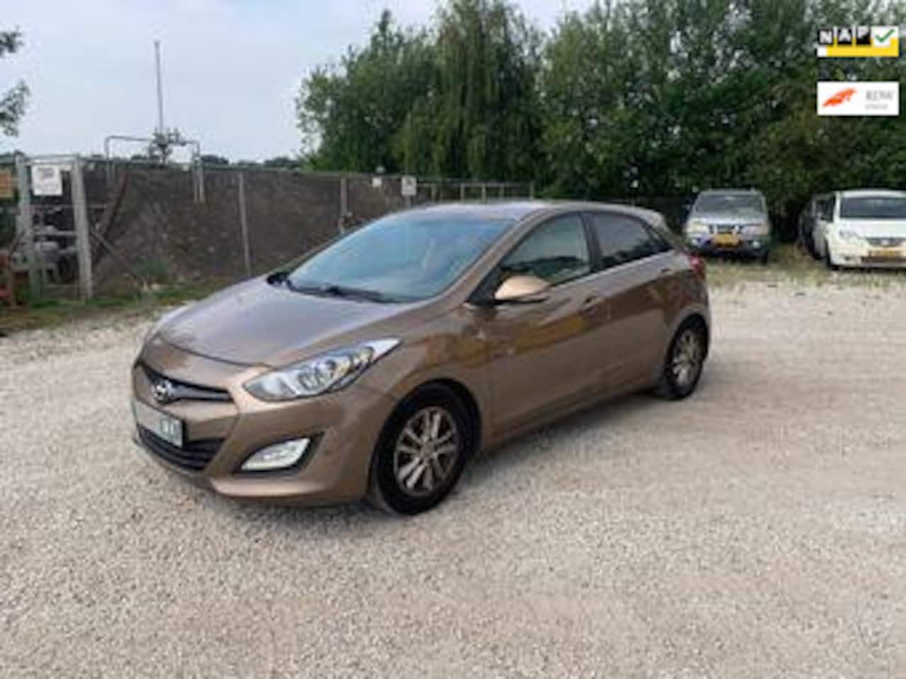 Hyundai i30 - 1.6 CRDi Business Edition 1.6 CRDi Business Edition, export/handel! - AutoWereld.nl