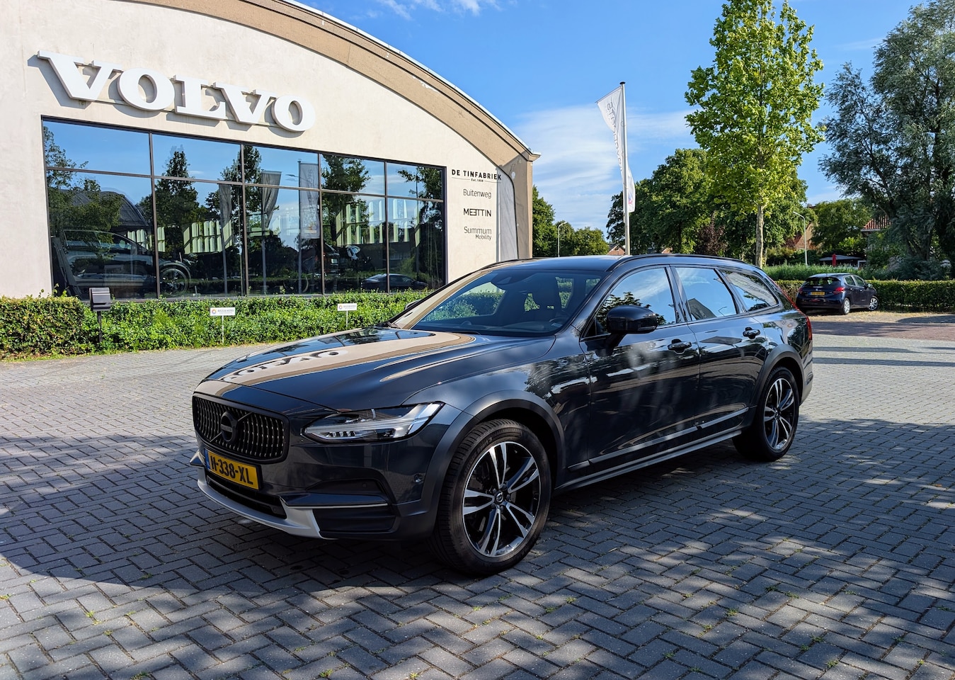 Volvo V90 Cross Country - 2.0 T6 Pro 320pk // Bowers & Wilkins // Saville Grey - AutoWereld.nl