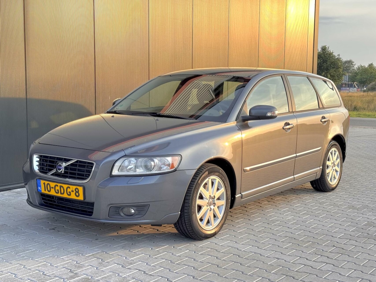 Volvo V50 - 2.0 Summum/Leder/High end audio/145PK/Facelift model! - AutoWereld.nl