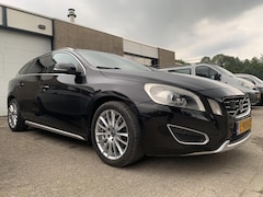 Volvo V60 - 2.0 D3 Summum NAP NWE APK Automaat Dak Navi Leer Trekhaak Full options