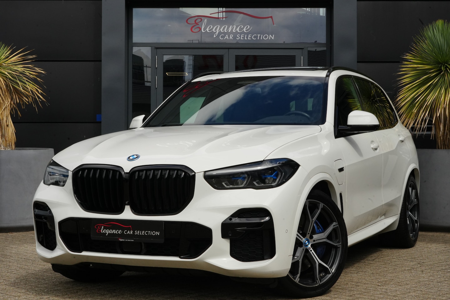 BMW X5 - xDrive45e M Sport High Executive 395pk Panoramadak/Stoelverwarming/360Camera - AutoWereld.nl