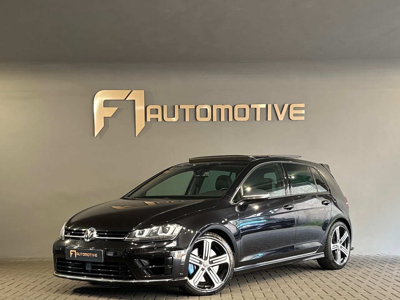 Volkswagen Golf - 2.0 TSI R 4Motion Pano|Leer|Discover Pro|DCC - AutoWereld.nl