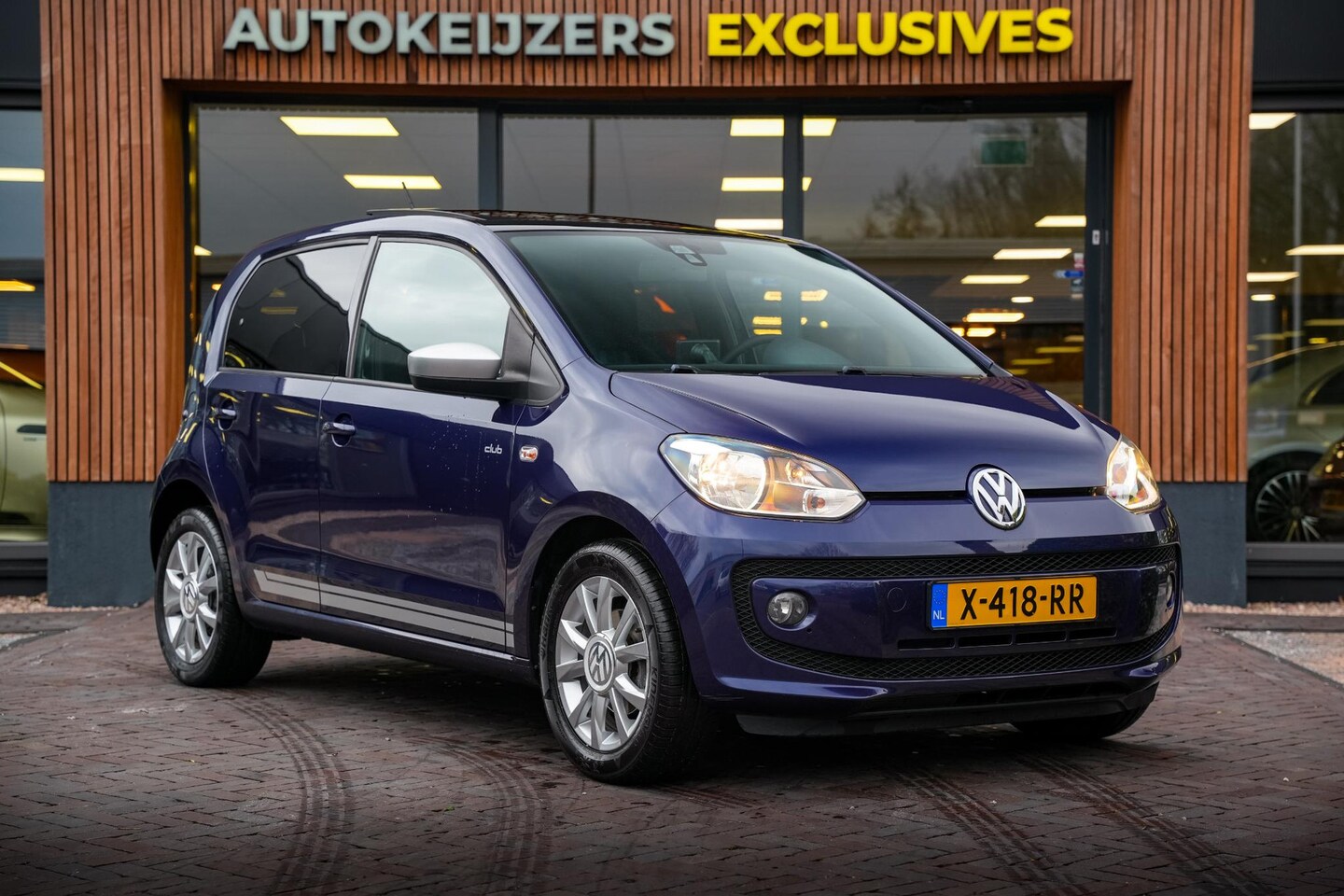 Volkswagen Up! - 1.0 high up! Pano Stoelverw. Airco Navi 15"L.M. Parkeersensoren - AutoWereld.nl