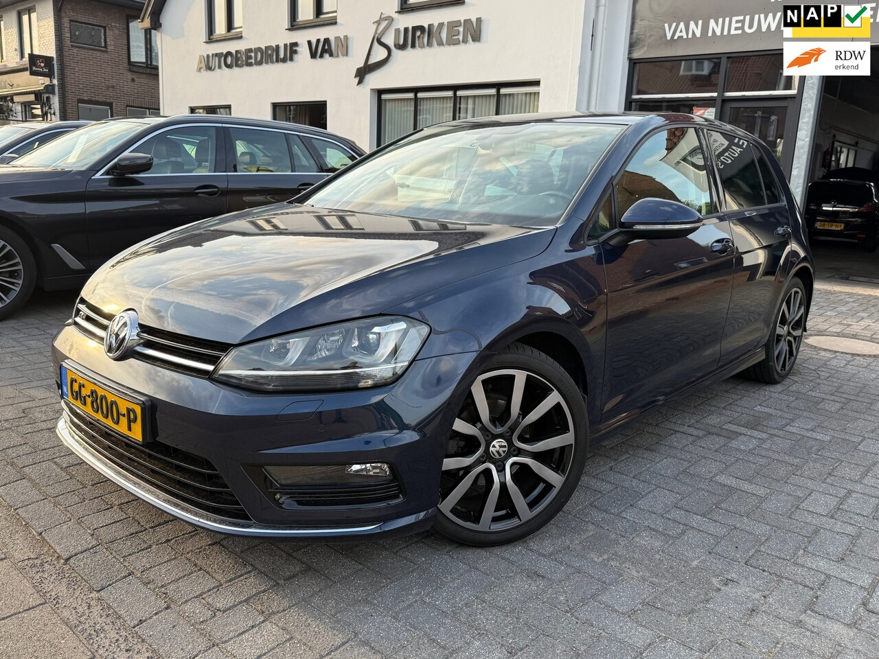 Volkswagen Golf - 1.2 TSI Business Edition R 1.2 TSI Business Edition R, Navigatie,Stoelverwarming,Parkeersensoren, - AutoWereld.nl