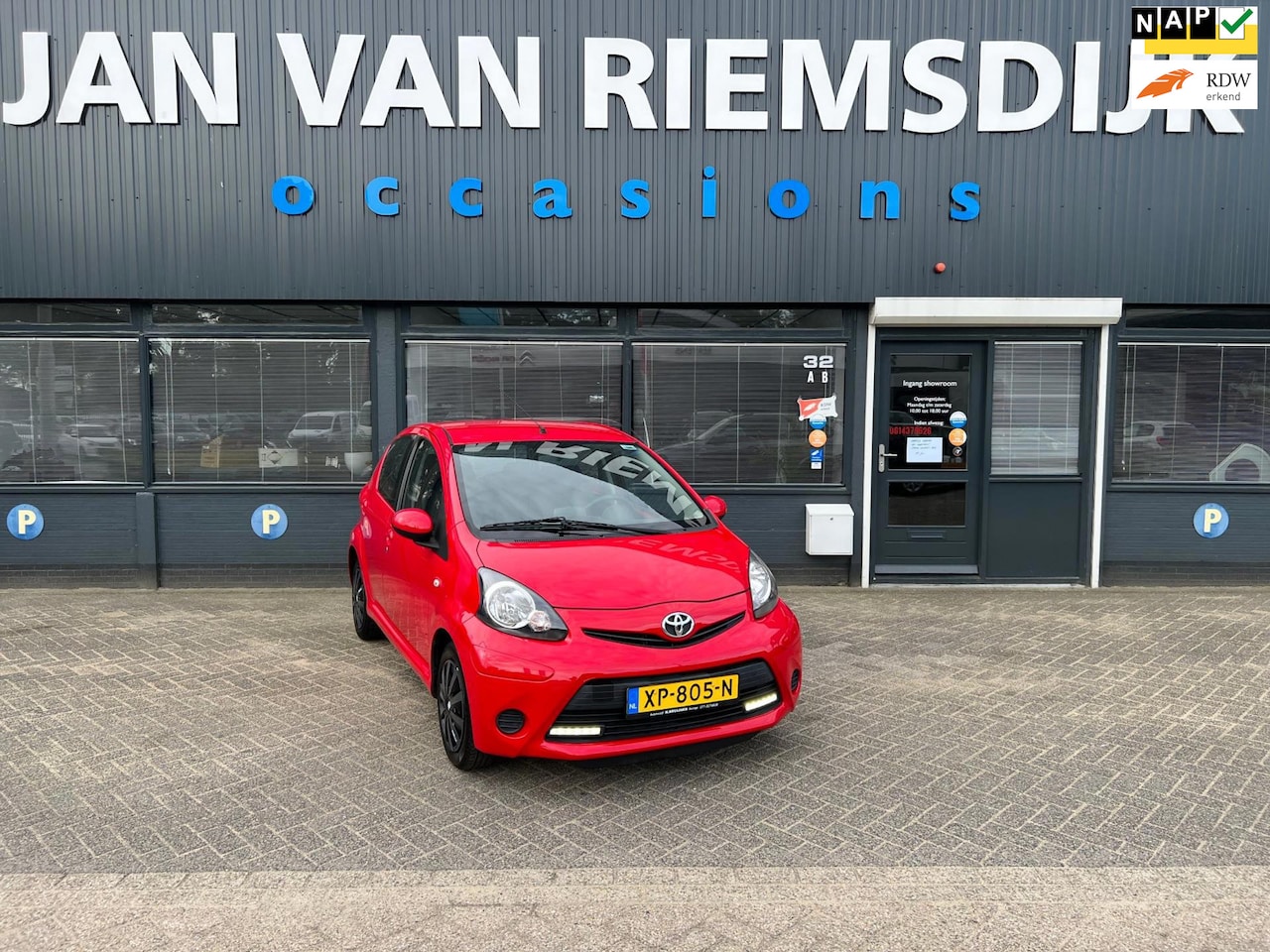 Toyota Aygo - 1.0 VVT-i Dynamic Orange BJ 2014 NAVIGATIE AIRCO IJSKOUD - AutoWereld.nl