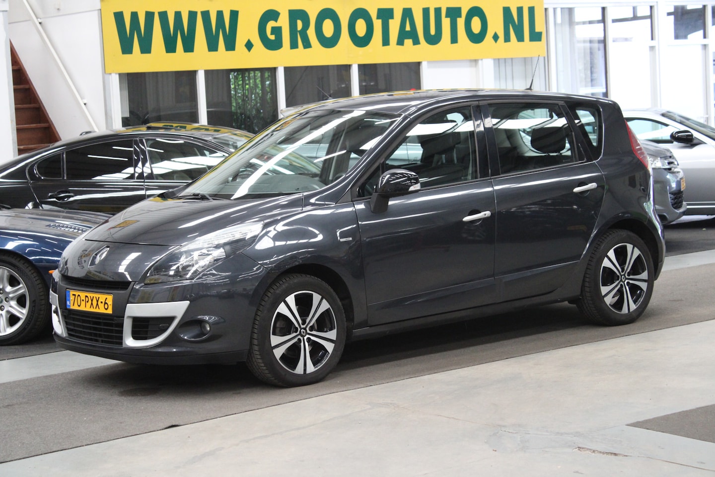 Renault Scénic - 2.0 Bose AUTOMAAT Airco, Achteruitrijcamera, Cruise control, Isofix - AutoWereld.nl