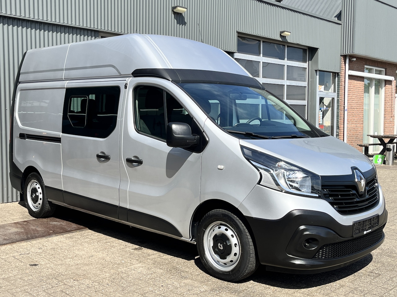 Renault Trafic - 1.6 dCi T29 L2H2 Airco Navigatie Telefoonvoorbereiding Cruise controle 7-Persoons Omvormer - AutoWereld.nl