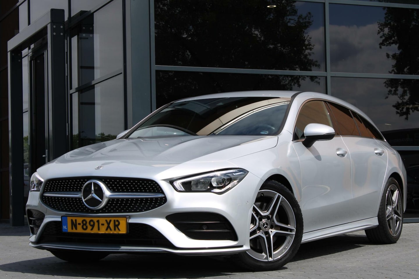Mercedes-Benz CLA-klasse Shooting Brake - 200 | Sfeerverlichting | Camera | Trekhaak 200 Premium Plus - AutoWereld.nl