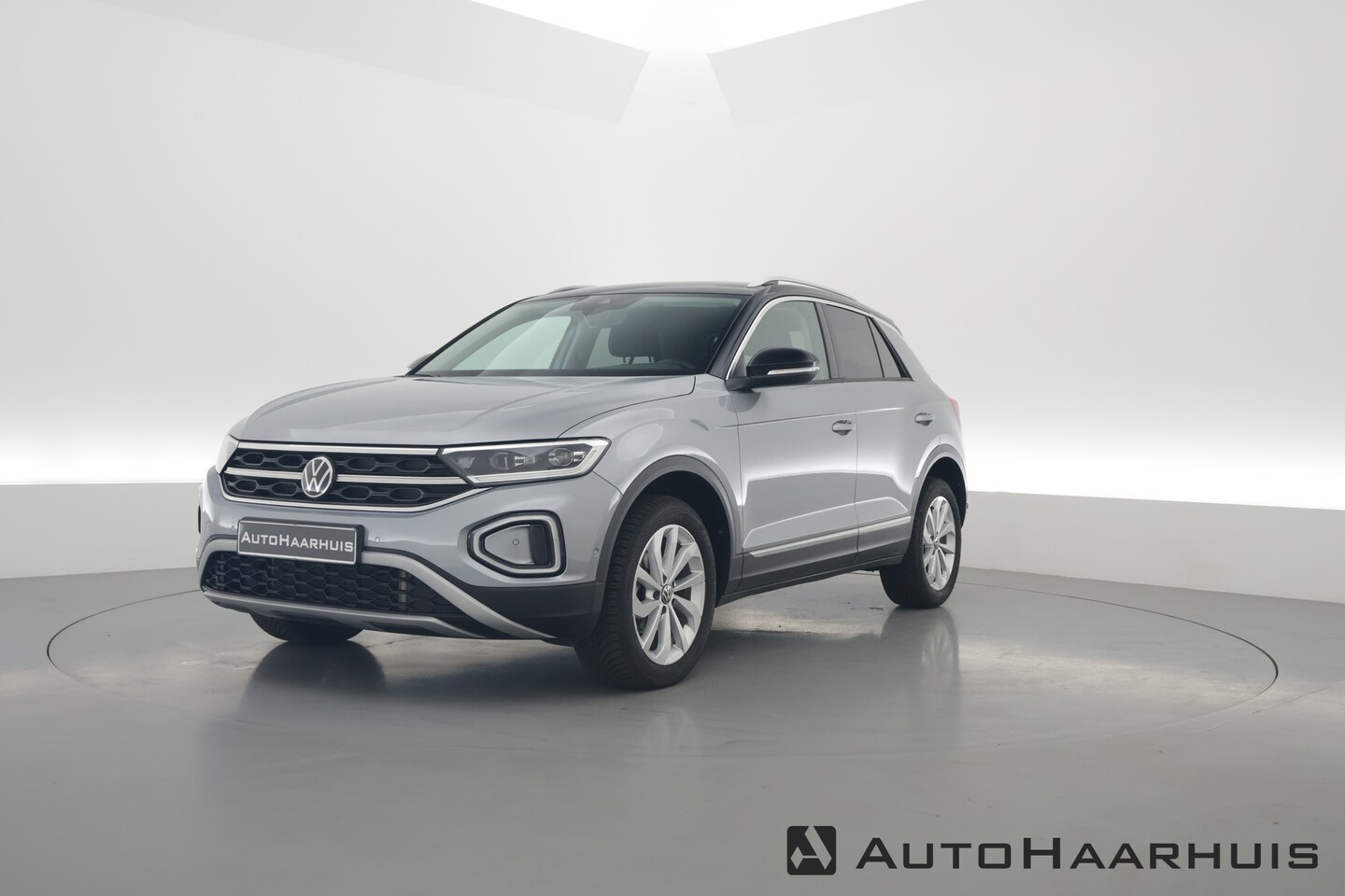 Volkswagen T-Roc - 1.5 TSI Style DSG | Navi | Afn. Trekhaak | IQ Light | Massage |  Adapt. Cruise | Apple Car - AutoWereld.nl