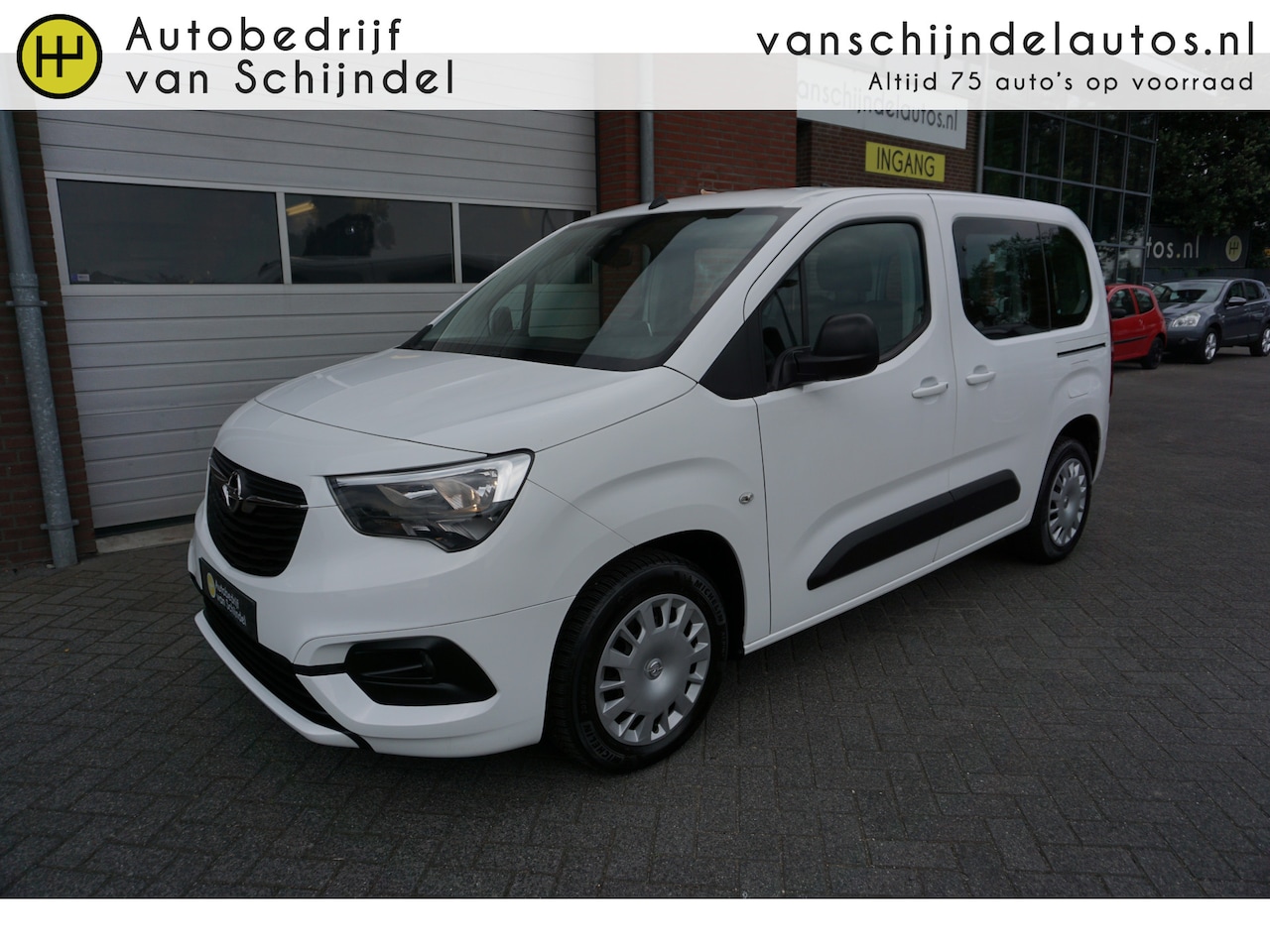 Opel Combo Life - 1.2 Turbo 5 PERSOONS - NAVI - PARKEERSENSOREN - APPLE CARPLAY - ANDROID - BLUETOOTH - AIRC - AutoWereld.nl