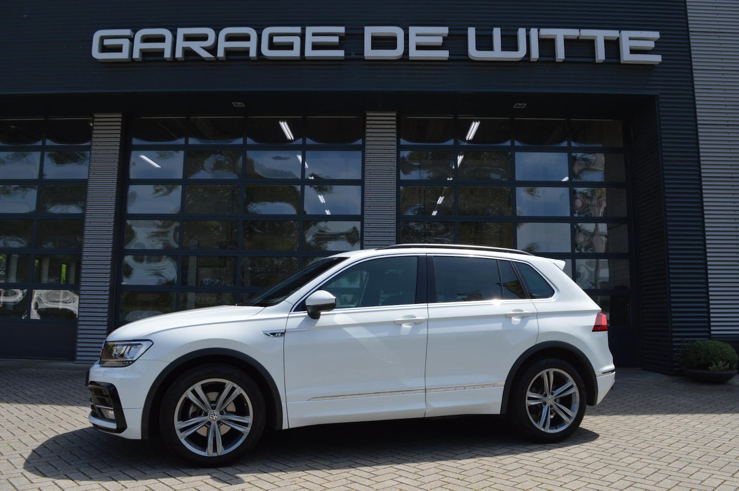 Volkswagen Tiguan - 1.4 TSI autom. Highline Business R - AutoWereld.nl
