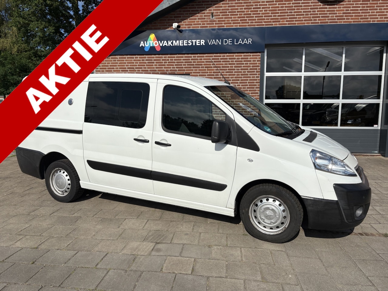 Peugeot Expert - 229 2.0 HDI L2H1 DC Navteq 2 94kw 5 persoons BTW /BPM VRIJ ( airco, navigatie , lichte sch - AutoWereld.nl