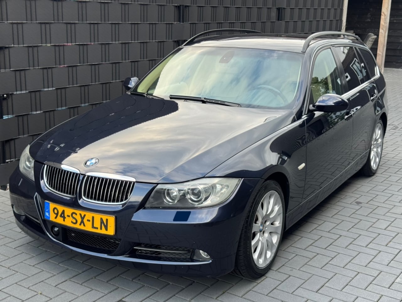 BMW 3-serie Touring - 325i High Executive| AUTOMAAT| CLIMA| TREKHAAK| NAP - AutoWereld.nl
