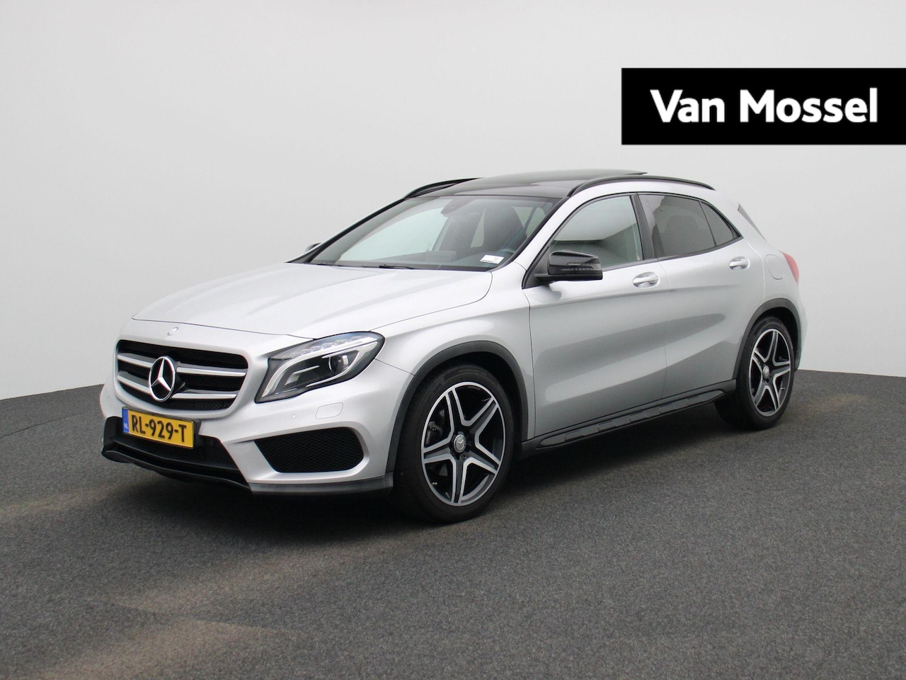 Mercedes-Benz GLA-Klasse - 200 Ambition | PANO-SCHUIFDAK | NAVIGATIE | STOELVERWARMING | CAMERA - AutoWereld.nl