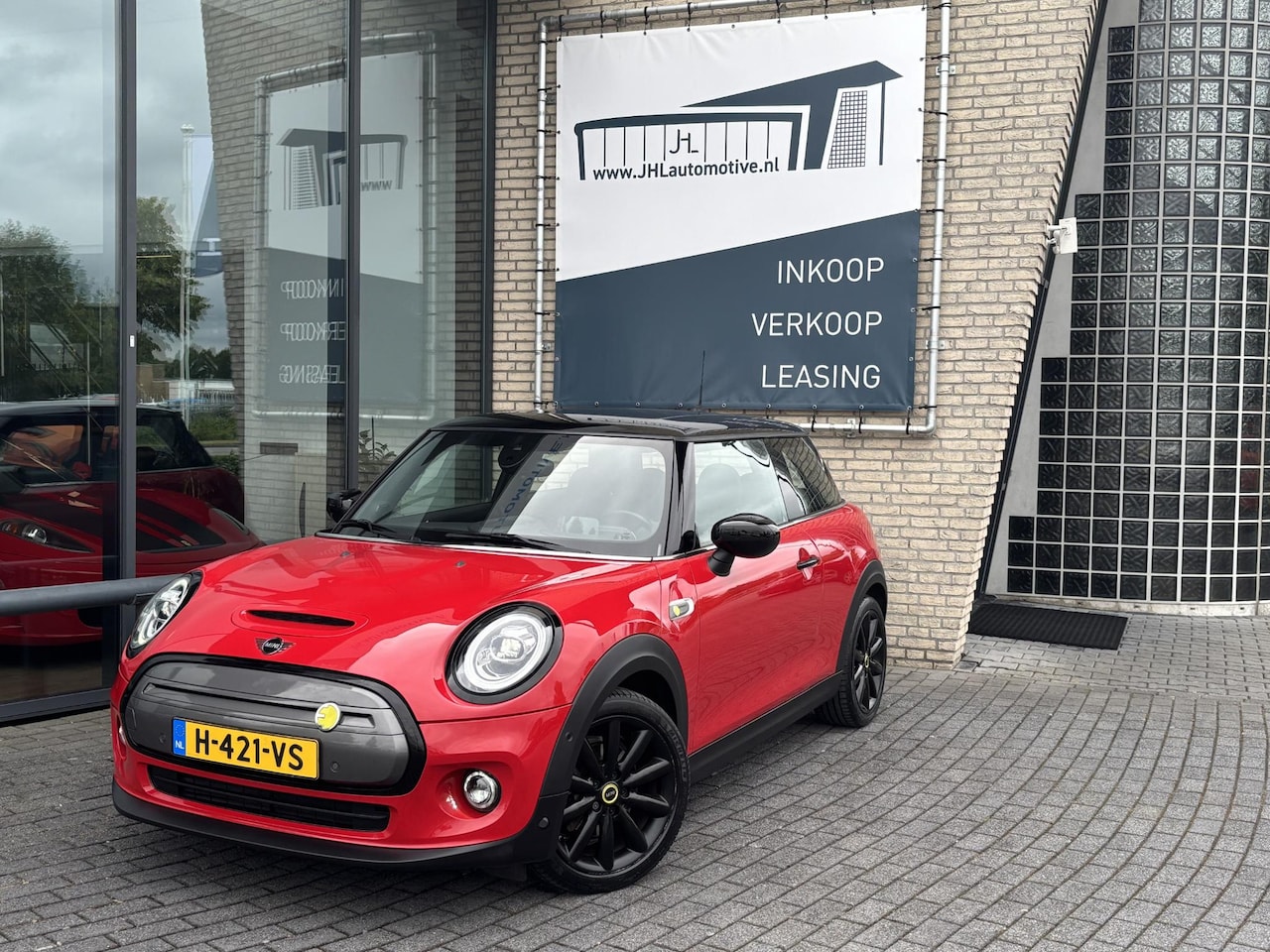 MINI Mini-Electric - Yours 33 kWh*AUTOM.*ECC*CRUISE*PANO*H&K* - AutoWereld.nl