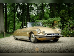 Citroën DS - Chapron Le Caddy / 1 of 3