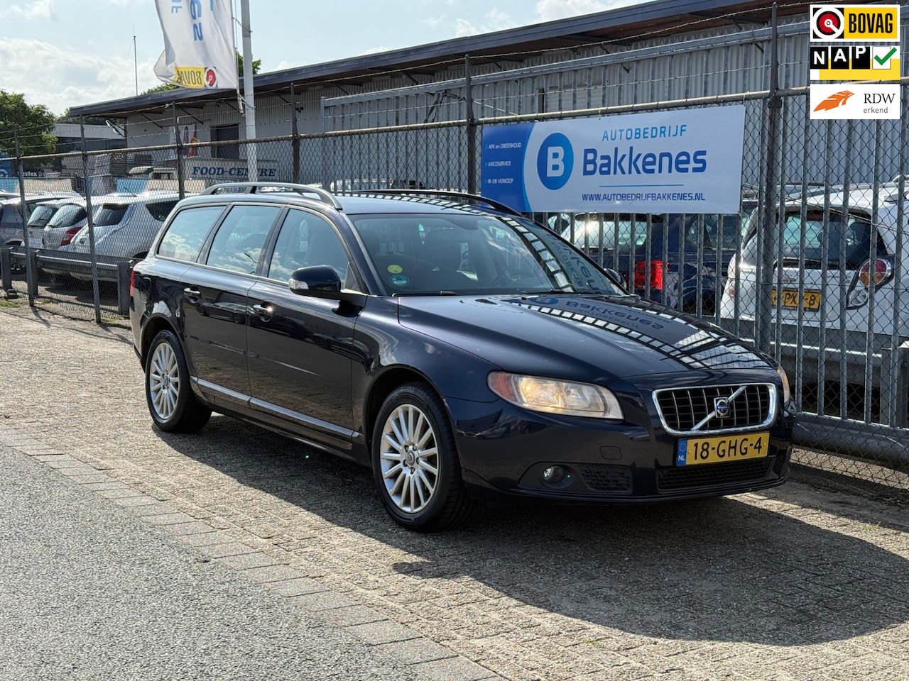 Volvo V70 - 2.5T Momentum | Airco | Cruise | Leder | Trekhaak - AutoWereld.nl