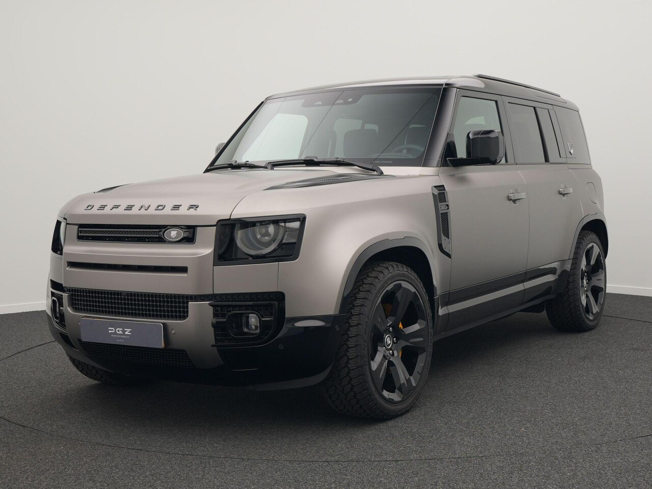Land Rover Defender 110 - P300e X-Dynamic HSE - AutoWereld.nl