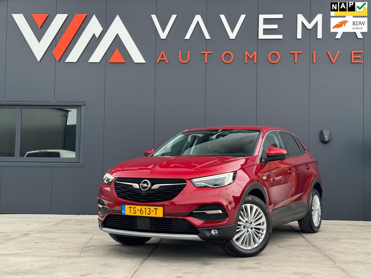 Opel Grandland X - 1.2 Turbo Innovation 2018 Airco Clima Navi Cruise control Dodehoek Rijstrook Carplay 360 c - AutoWereld.nl