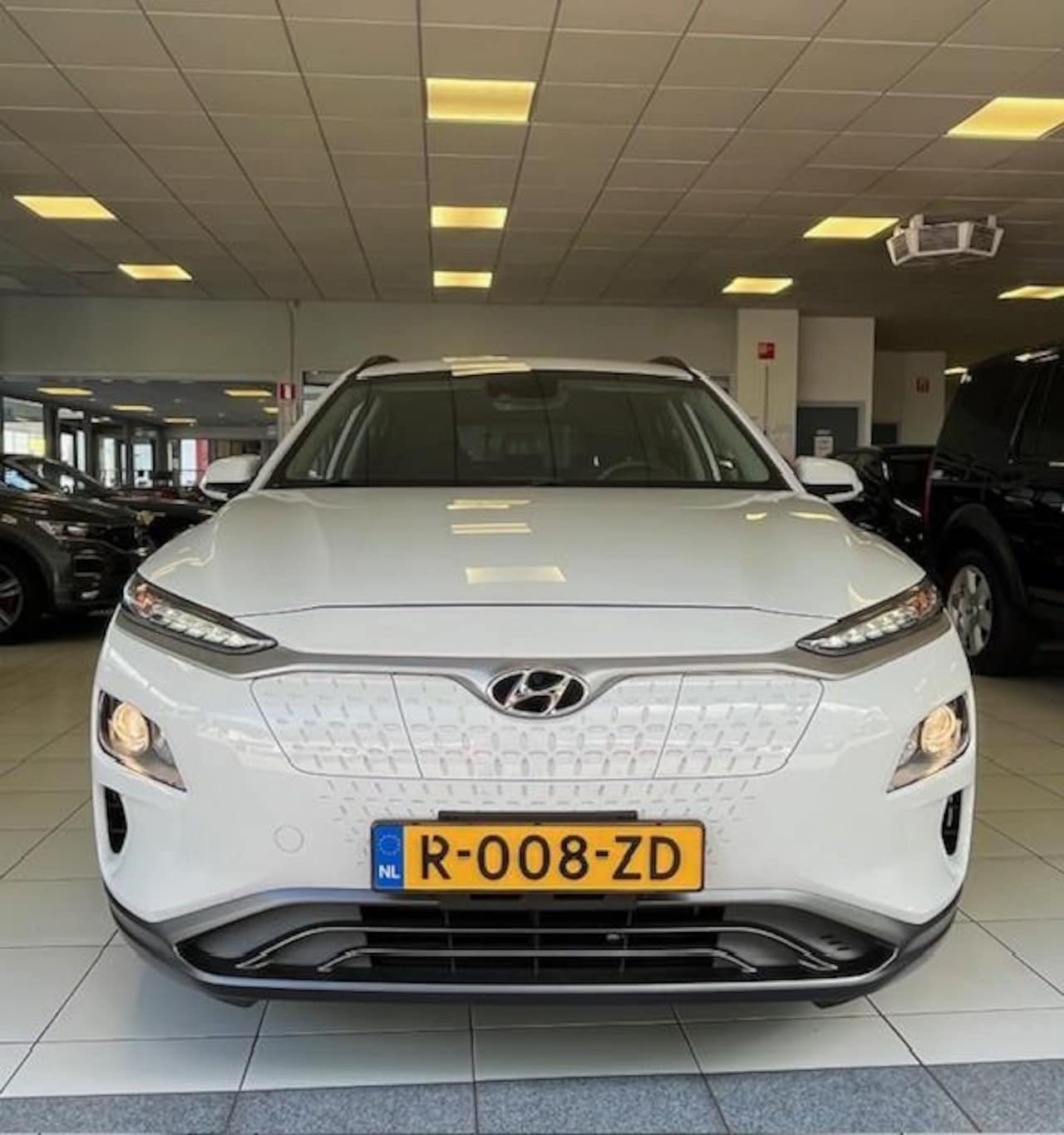 Hyundai Kona Electric - EV Comfort 64 kWh/Apple carplay/Camera/Navi/Dealer onderhouden - AutoWereld.nl
