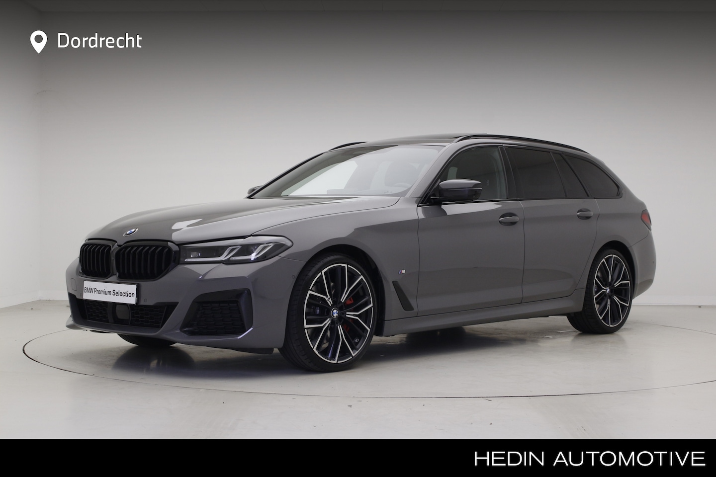 BMW 5-serie Touring - 520i M-Sport | Panorama | 20" | High Executive - AutoWereld.nl