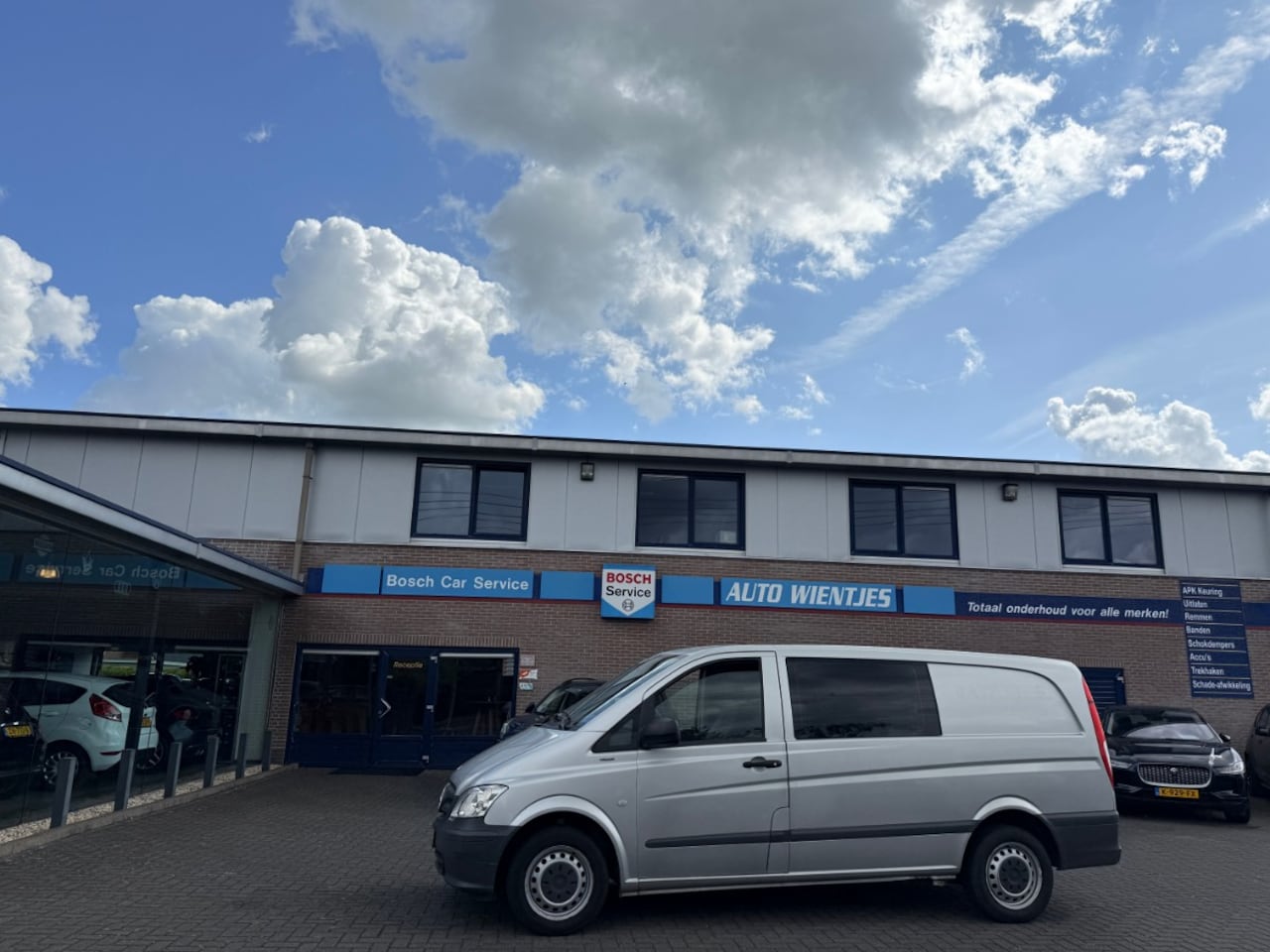 Mercedes-Benz Vito - 113 CDI Aut | Lang DubCab Comfort+ | Leer | Airco - AutoWereld.nl