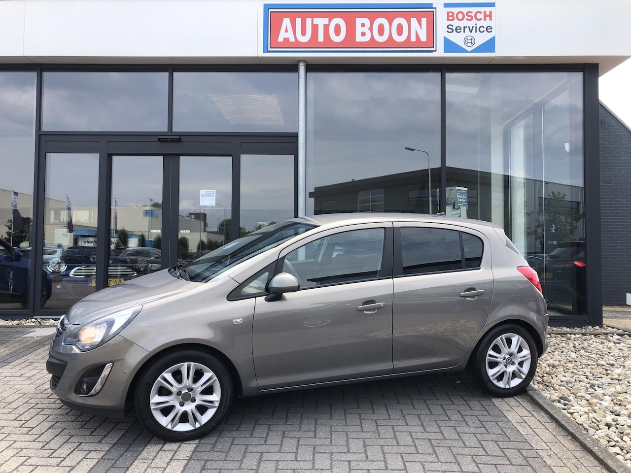 Opel Corsa - 1.2 86PK BLITZ : NAVI/BT/ECC/PDC/LMV CC/CV - NL AUTO - KM=NAP - AutoWereld.nl