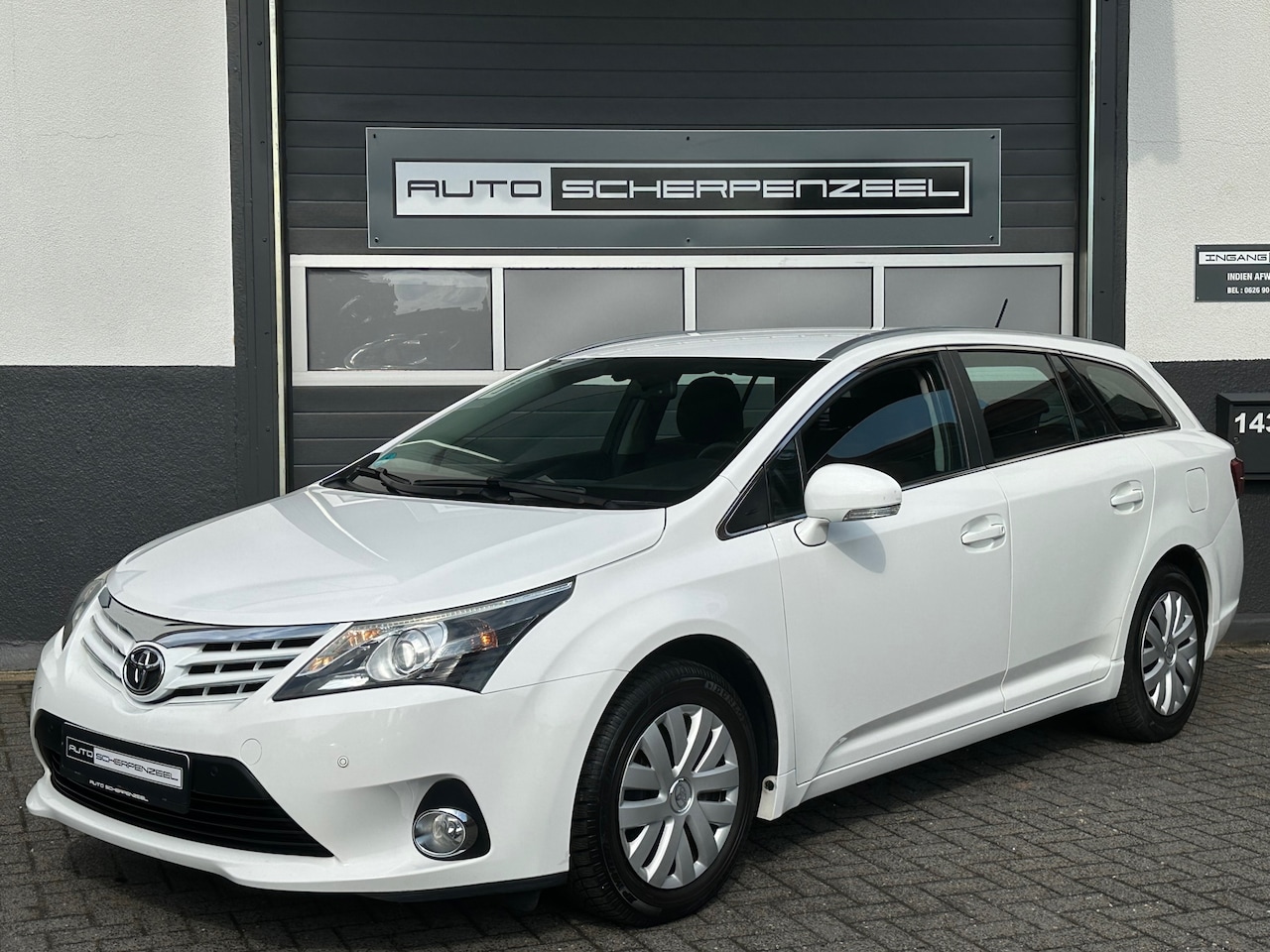 Toyota Avensis - 1.6 VVTi Business | AIRCO | CAMERA | NAVI | - AutoWereld.nl